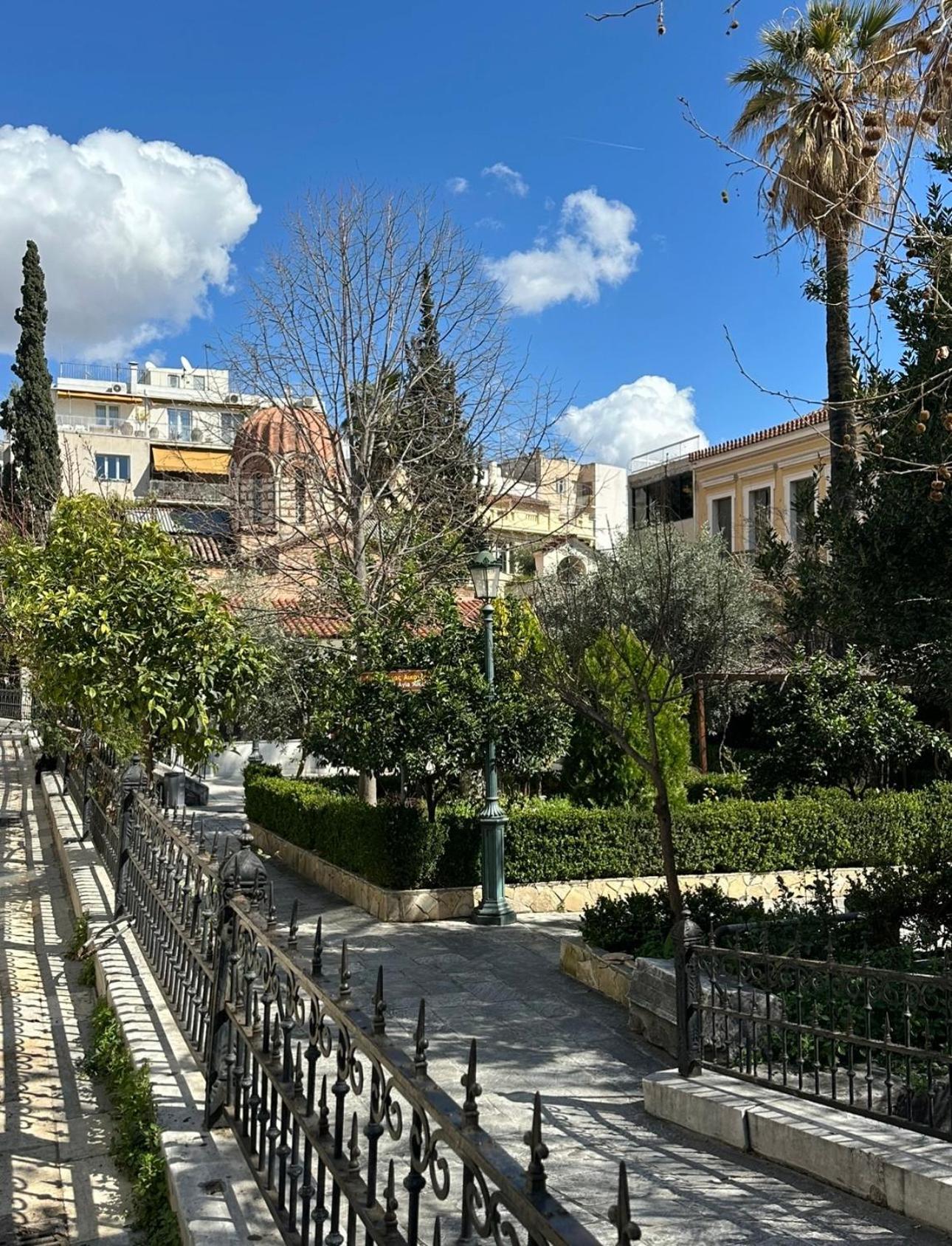Central House In Plaka Атина Екстериор снимка