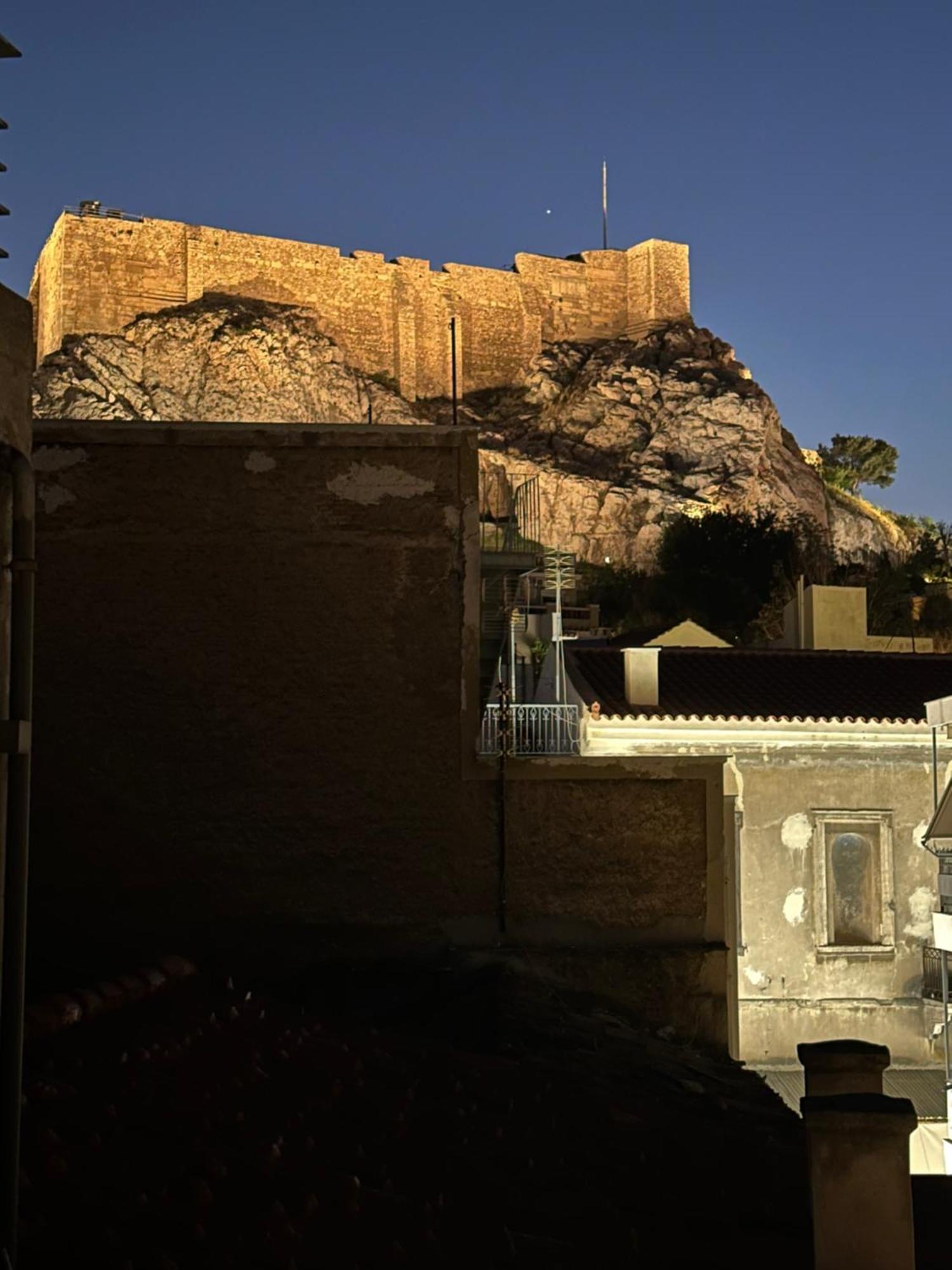 Central House In Plaka Атина Екстериор снимка