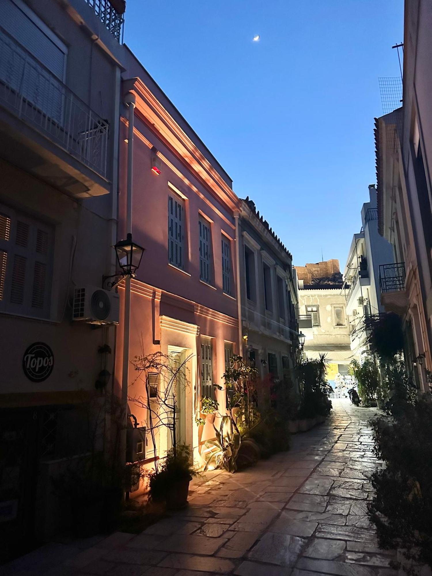 Central House In Plaka Атина Екстериор снимка