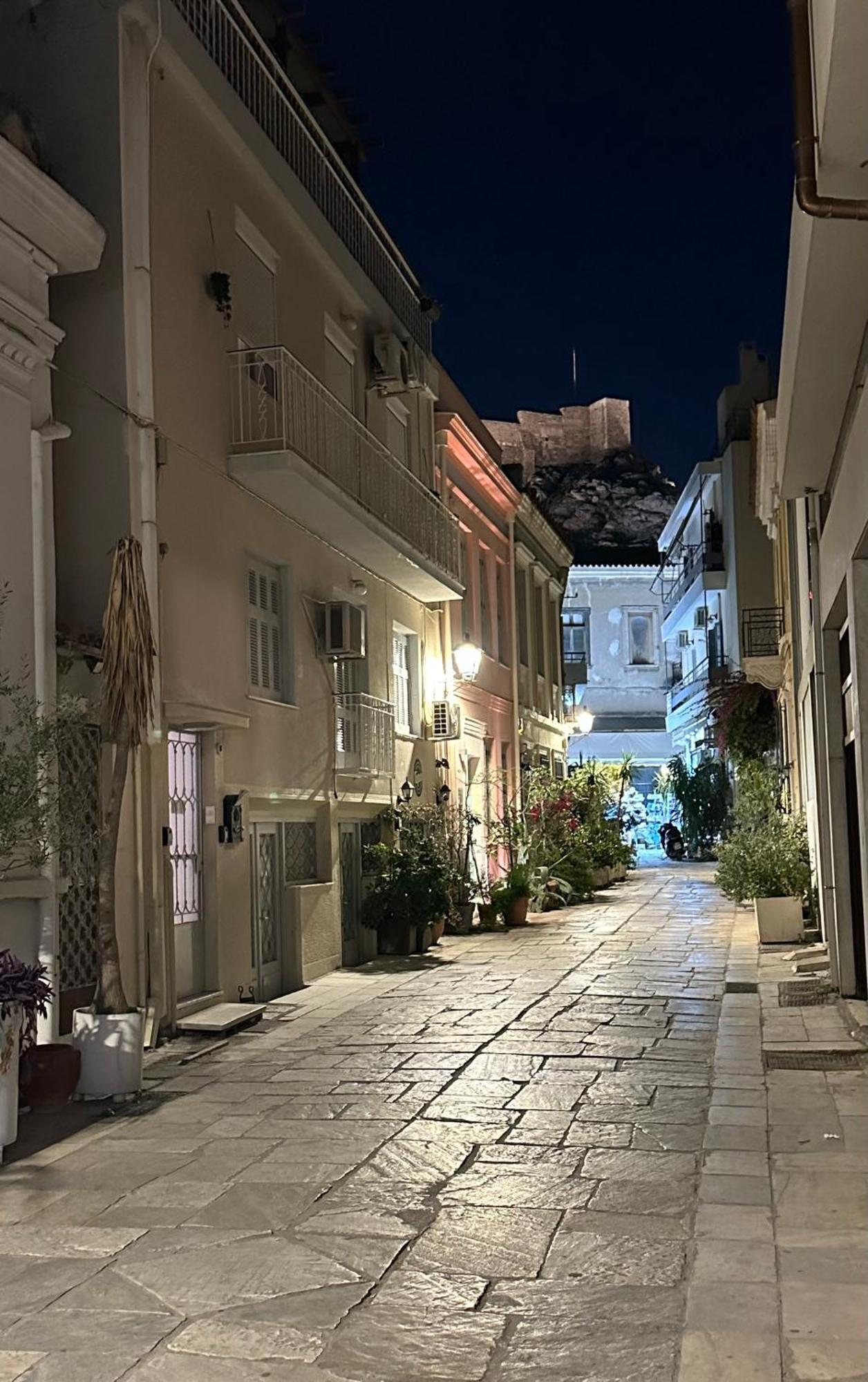 Central House In Plaka Атина Екстериор снимка